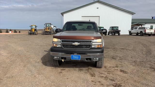 Image of Chevrolet 2500HD equipment image 1