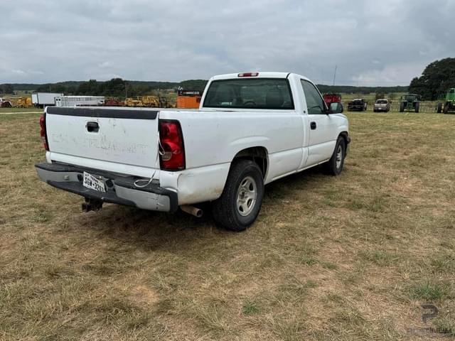 Image of Chevrolet 1500 equipment image 1