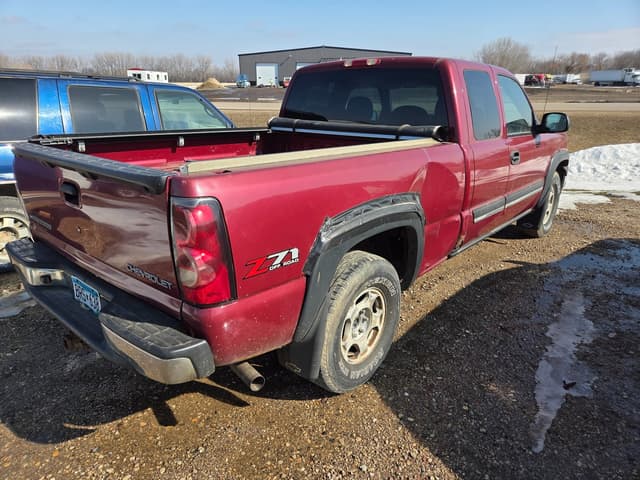 Image of Chevrolet Silverado equipment image 3