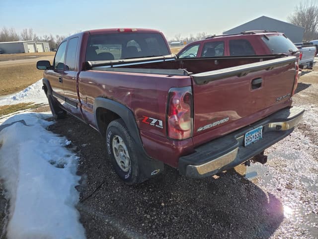 Image of Chevrolet Silverado equipment image 2