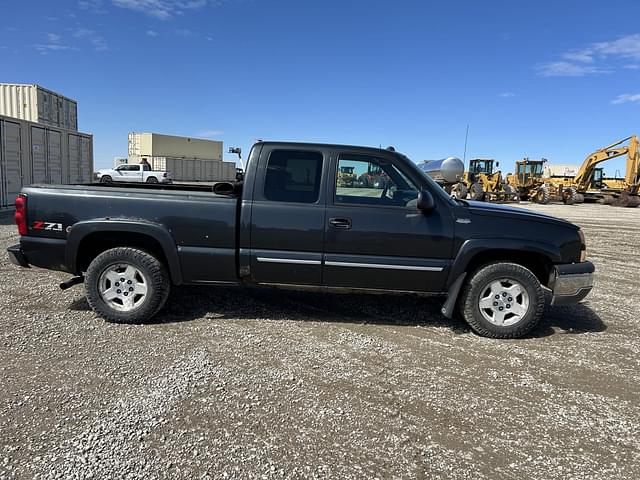 Image of Chevrolet 1500 equipment image 3