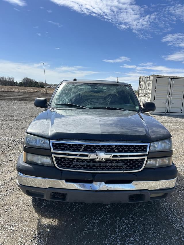 Image of Chevrolet 1500 equipment image 1