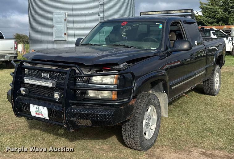 2004 Chevrolet 1500 Equipment Image0