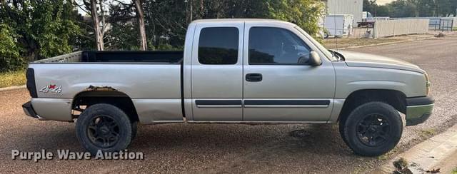 Image of Chevrolet 1500 equipment image 3