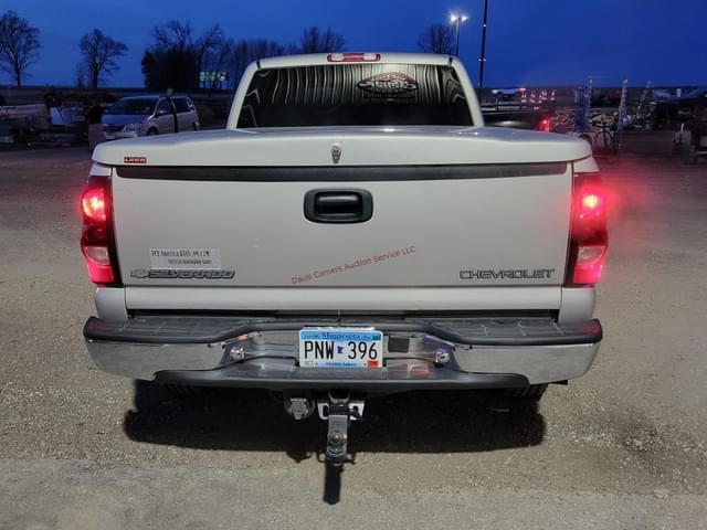 Image of Chevrolet Silverado equipment image 3