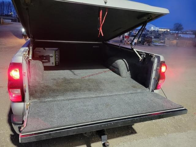 Image of Chevrolet Silverado equipment image 4