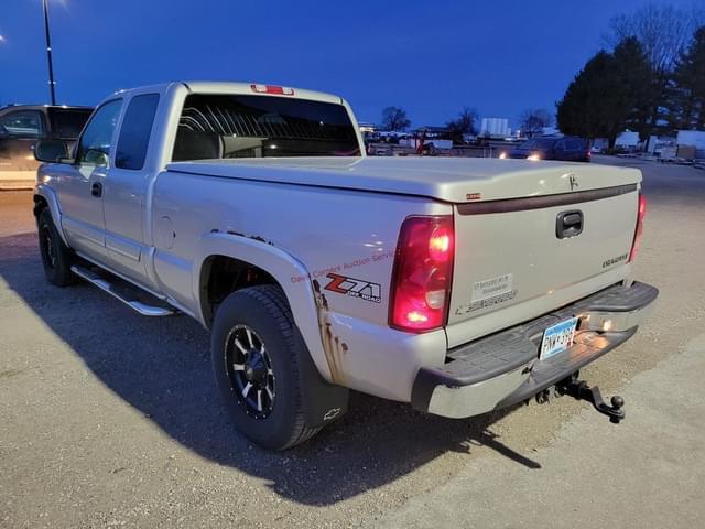 Image of Chevrolet Silverado equipment image 2