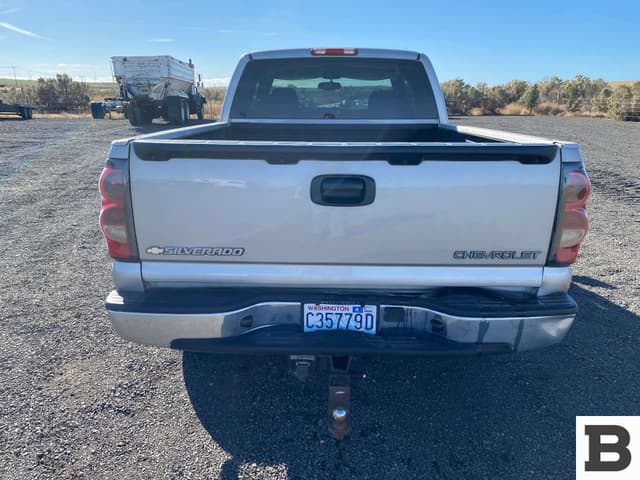 Image of Chevrolet 1500 equipment image 4