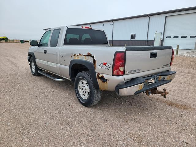 Image of Chevrolet Silverado equipment image 3