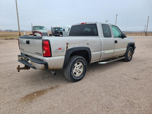 Image of Chevrolet Silverado equipment image 2