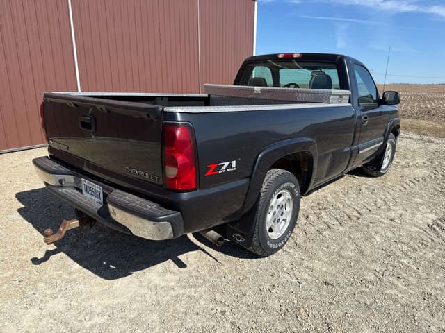 Image of Chevrolet 1500 equipment image 4