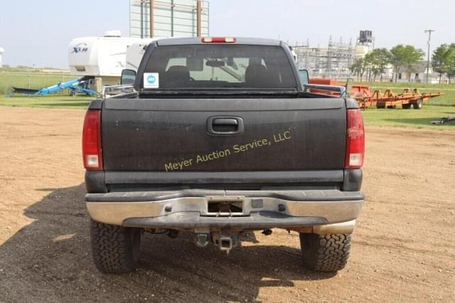 Image of Chevrolet 2500 equipment image 2