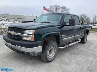 2004 Chevrolet 2500HD Equipment Image0