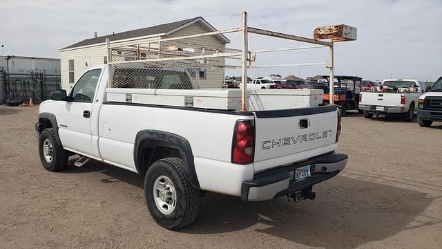 Image of Chevrolet 2500 equipment image 3