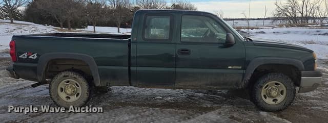 Image of Chevrolet 2500 equipment image 3