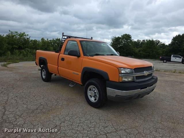 Image of Chevrolet 2500HD equipment image 2