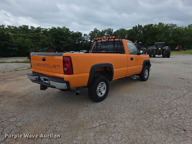 Image of Chevrolet 2500HD equipment image 4