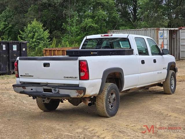 Image of Chevrolet 2500HD equipment image 2