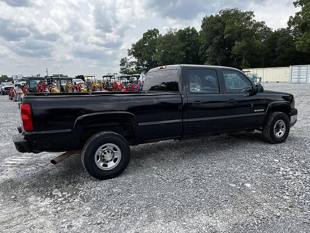 Image of Chevrolet 2500HD equipment image 2