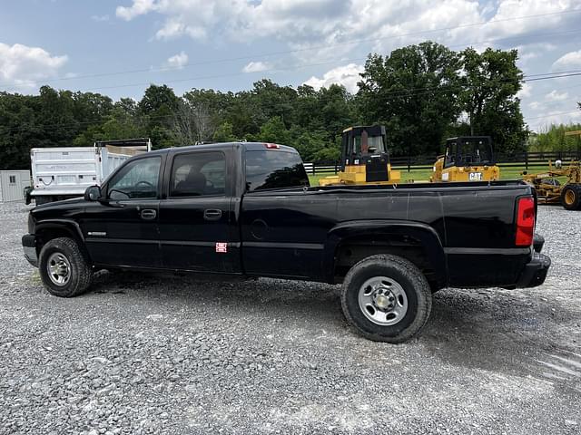 Image of Chevrolet 2500HD equipment image 1