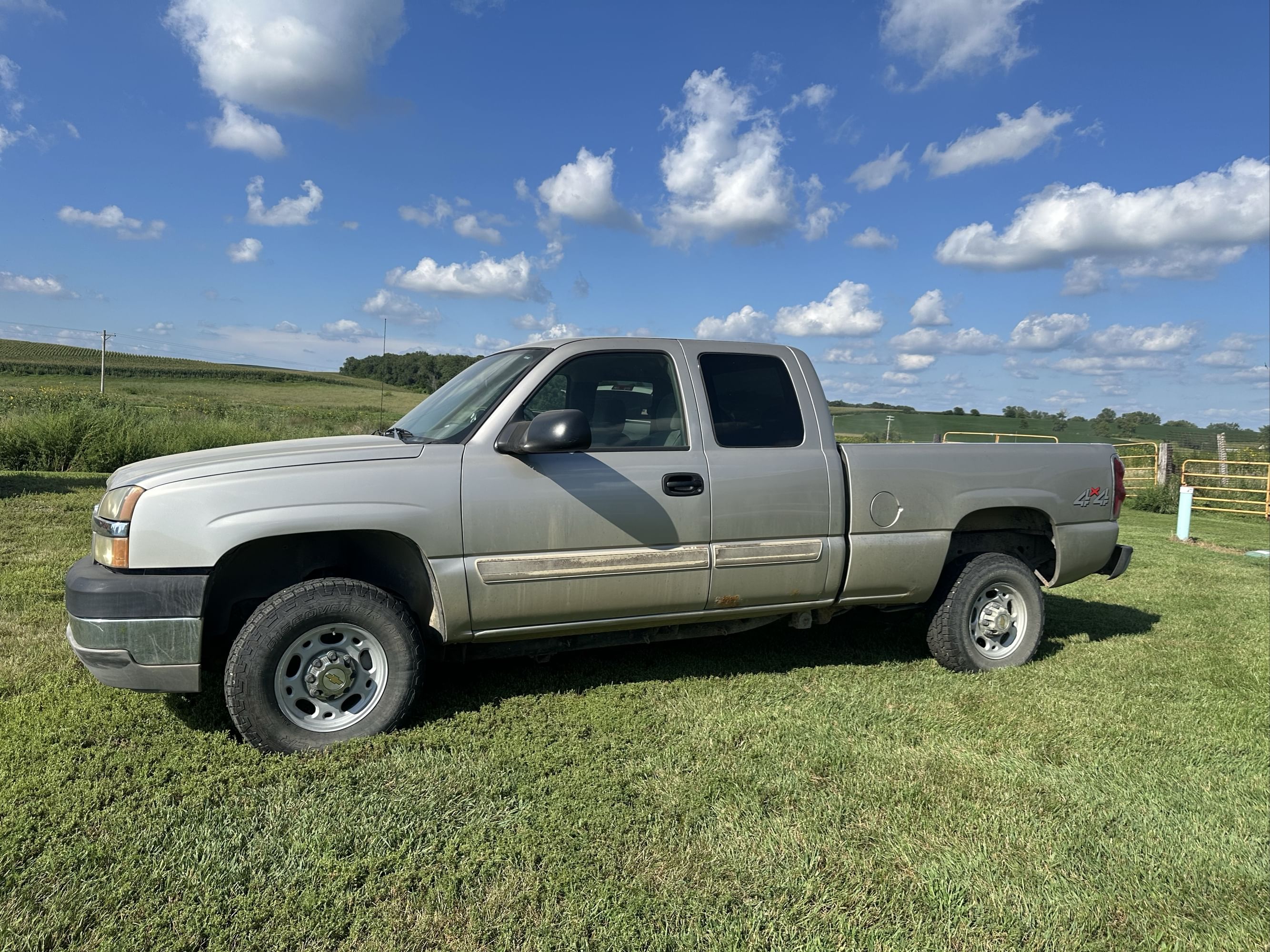 2004 Chevrolet 2500 Equipment Image0