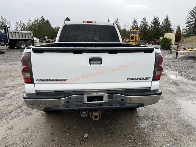Image of Chevrolet 2500 equipment image 3