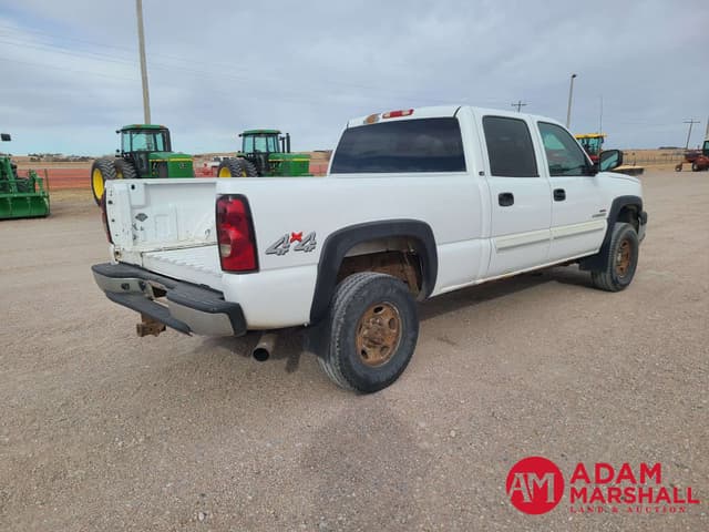 Image of Chevrolet 2500HD equipment image 2