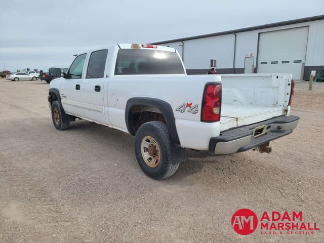 Image of Chevrolet 2500HD equipment image 3