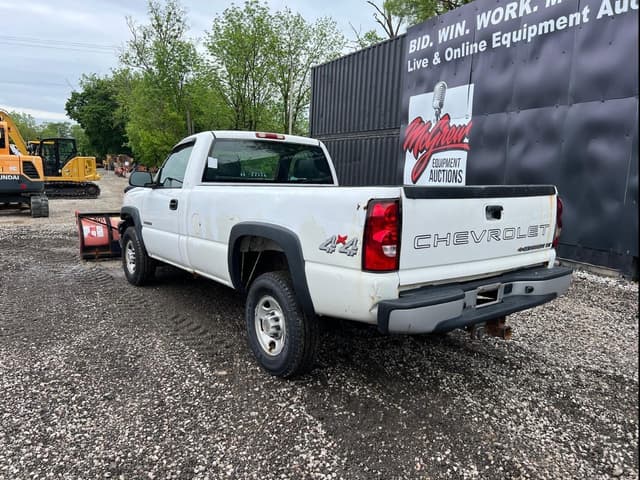 Image of Chevrolet 2500HD equipment image 3