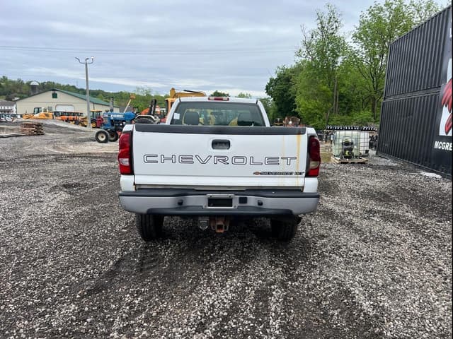 Image of Chevrolet 2500HD equipment image 4