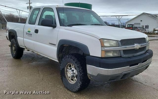 Image of Chevrolet 2500HD equipment image 2