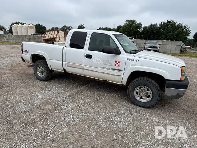 Image of Chevrolet 2500HD equipment image 2