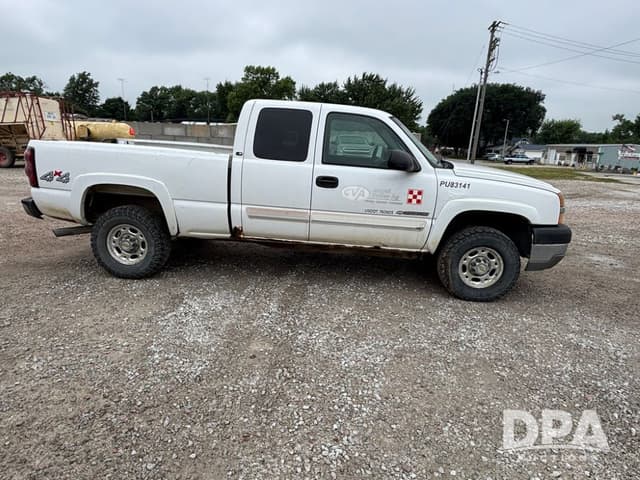 Image of Chevrolet 2500HD equipment image 3