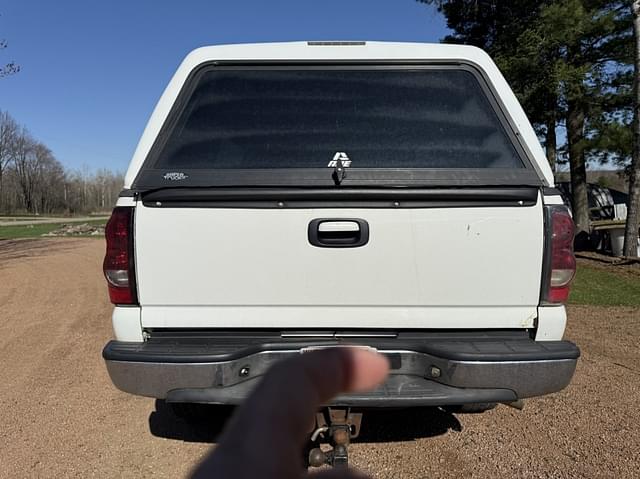 Image of Chevrolet 2500HD equipment image 3