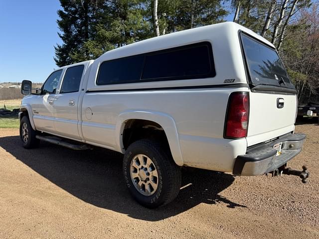 Image of Chevrolet 2500HD equipment image 2