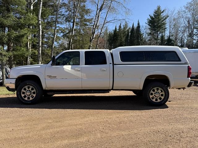 Image of Chevrolet 2500HD equipment image 1
