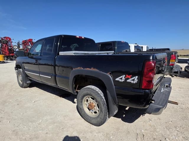 Image of Chevrolet 2500HD equipment image 3