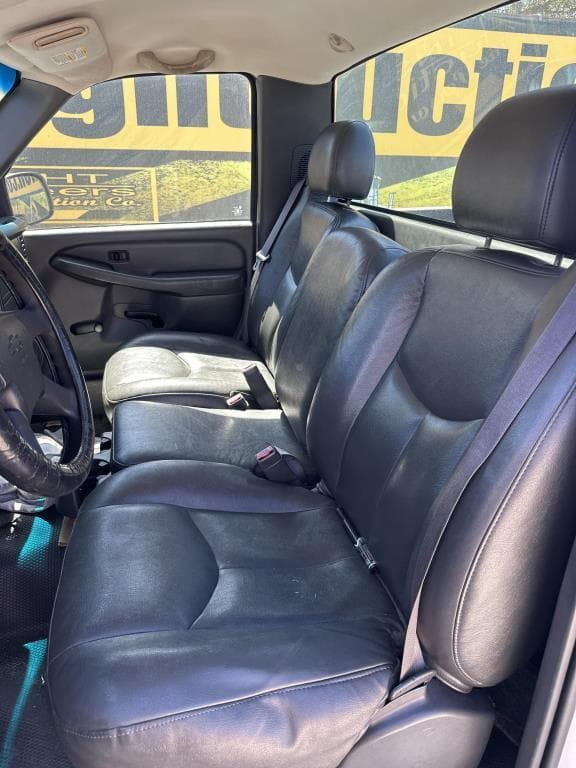 Image of Chevrolet 2500HD equipment image 4