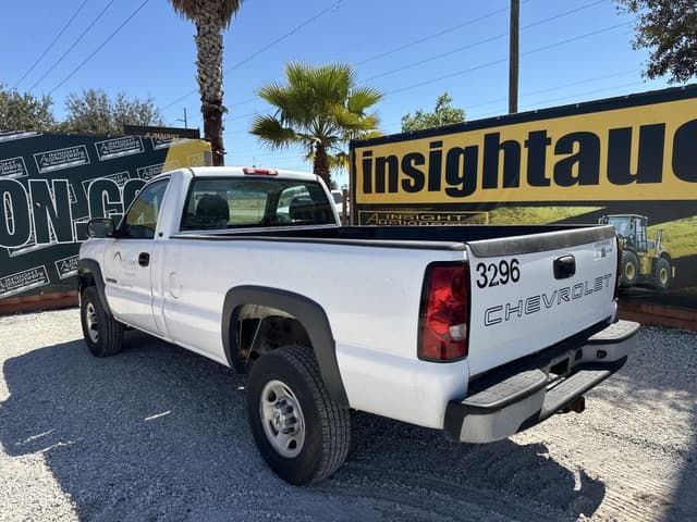 Image of Chevrolet 2500HD equipment image 1