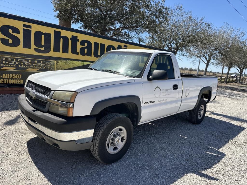 2004 Chevrolet 2500HD Equipment Image0