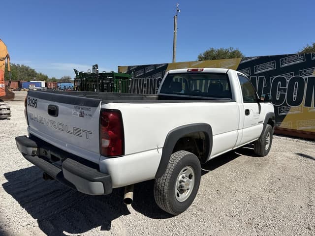 Image of Chevrolet 2500HD equipment image 2