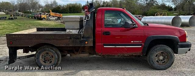 Image of Chevrolet 2500HD equipment image 3
