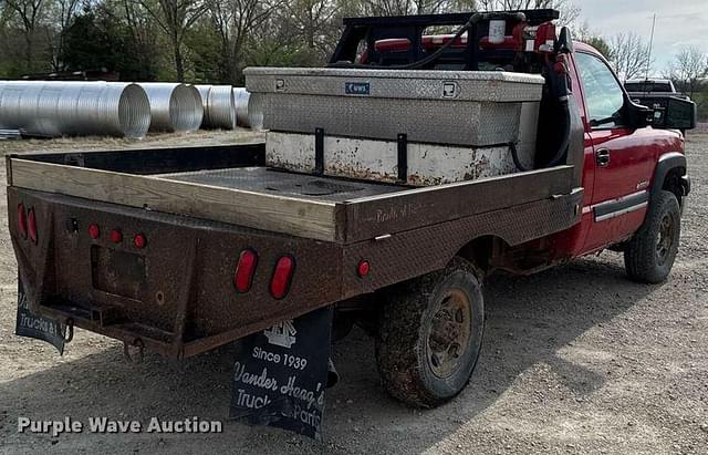 Image of Chevrolet 2500HD equipment image 4