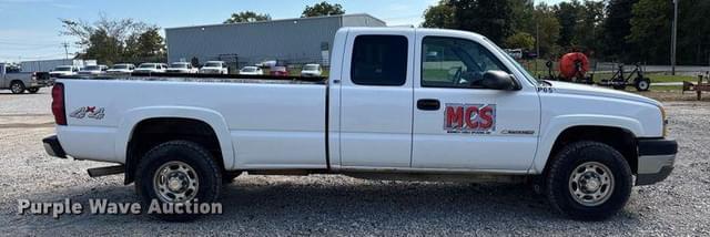 Image of Chevrolet 2500HD equipment image 3