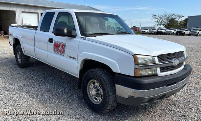 Image of Chevrolet 2500HD equipment image 2