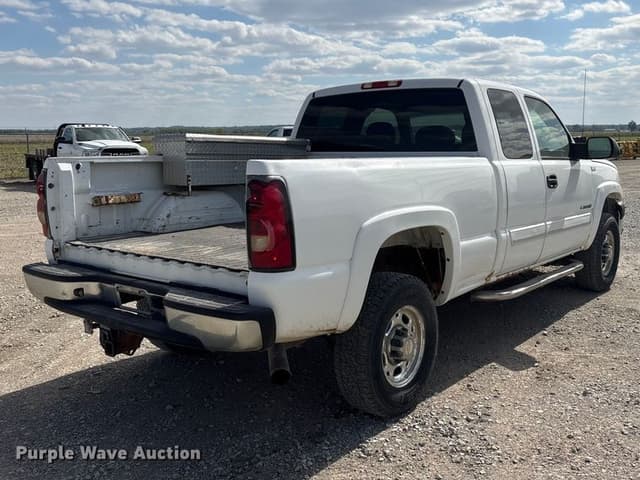 Image of Chevrolet 2500HD equipment image 4