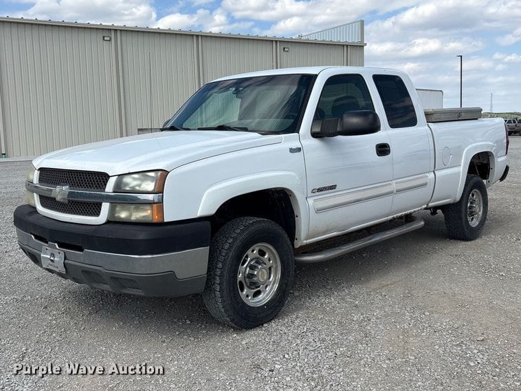 2004 Chevrolet 2500HD Equipment Image0