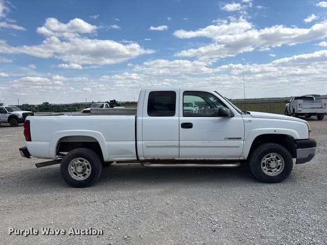 Image of Chevrolet 2500HD equipment image 3