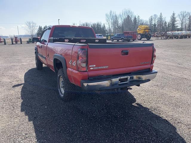 Image of Chevrolet 2500HD equipment image 4