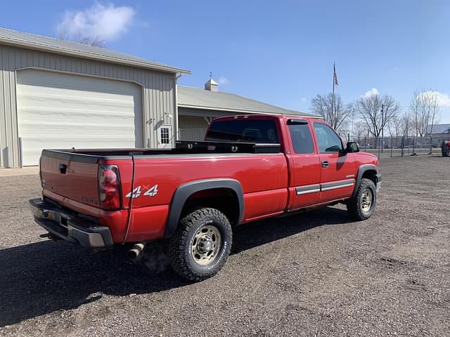 Image of Chevrolet 2500HD equipment image 1